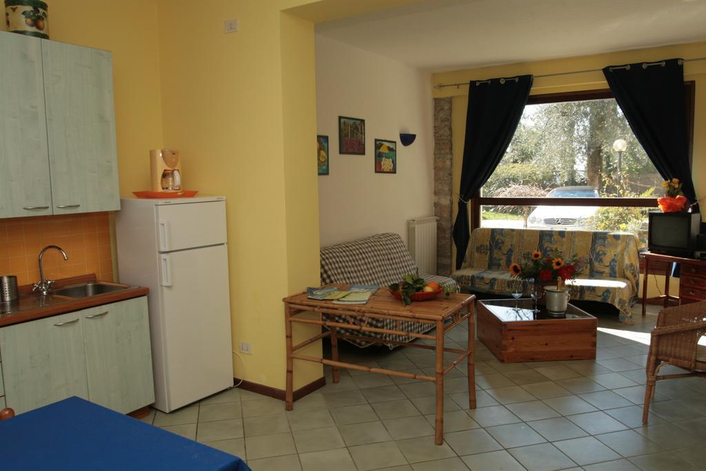 Villa Residence La Limonaia Gargnano Room photo