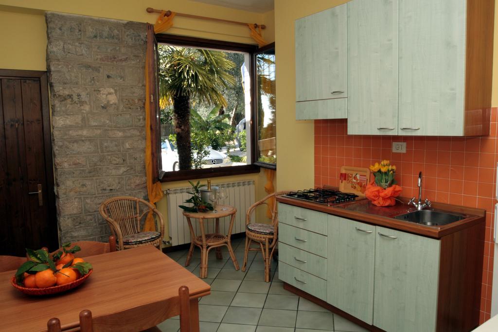 Villa Residence La Limonaia Gargnano Room photo